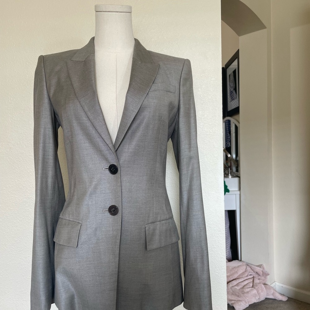 Hugo Boss champagne/Mushroom/oyster color. Gorgeous jacket with elegant sheen. 2
